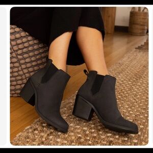 Toms Everly Black Nubuck Heeled Boots